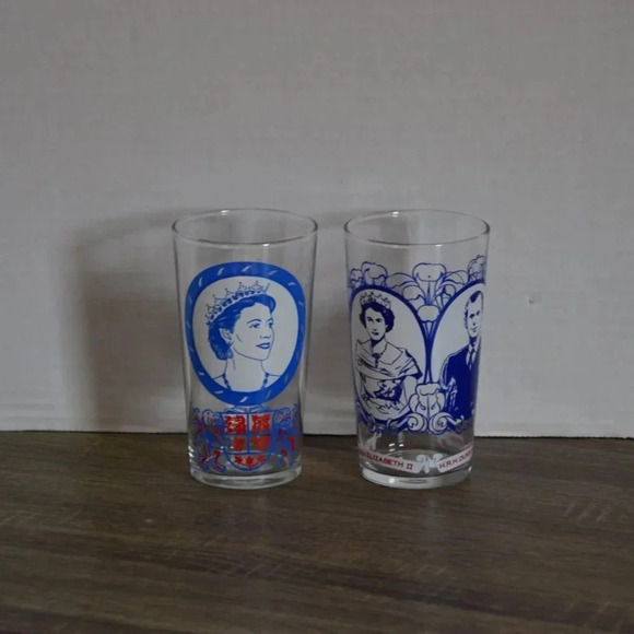 Vintage  HRH Queen Elizabeth II Glasses - Picture 2 of 9